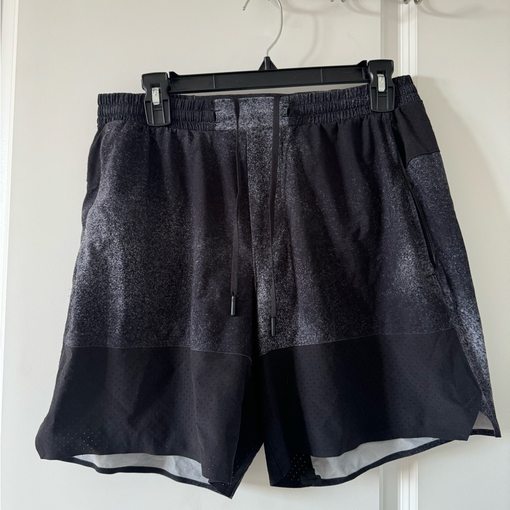 Men’s Lululemon Shorts- 7”